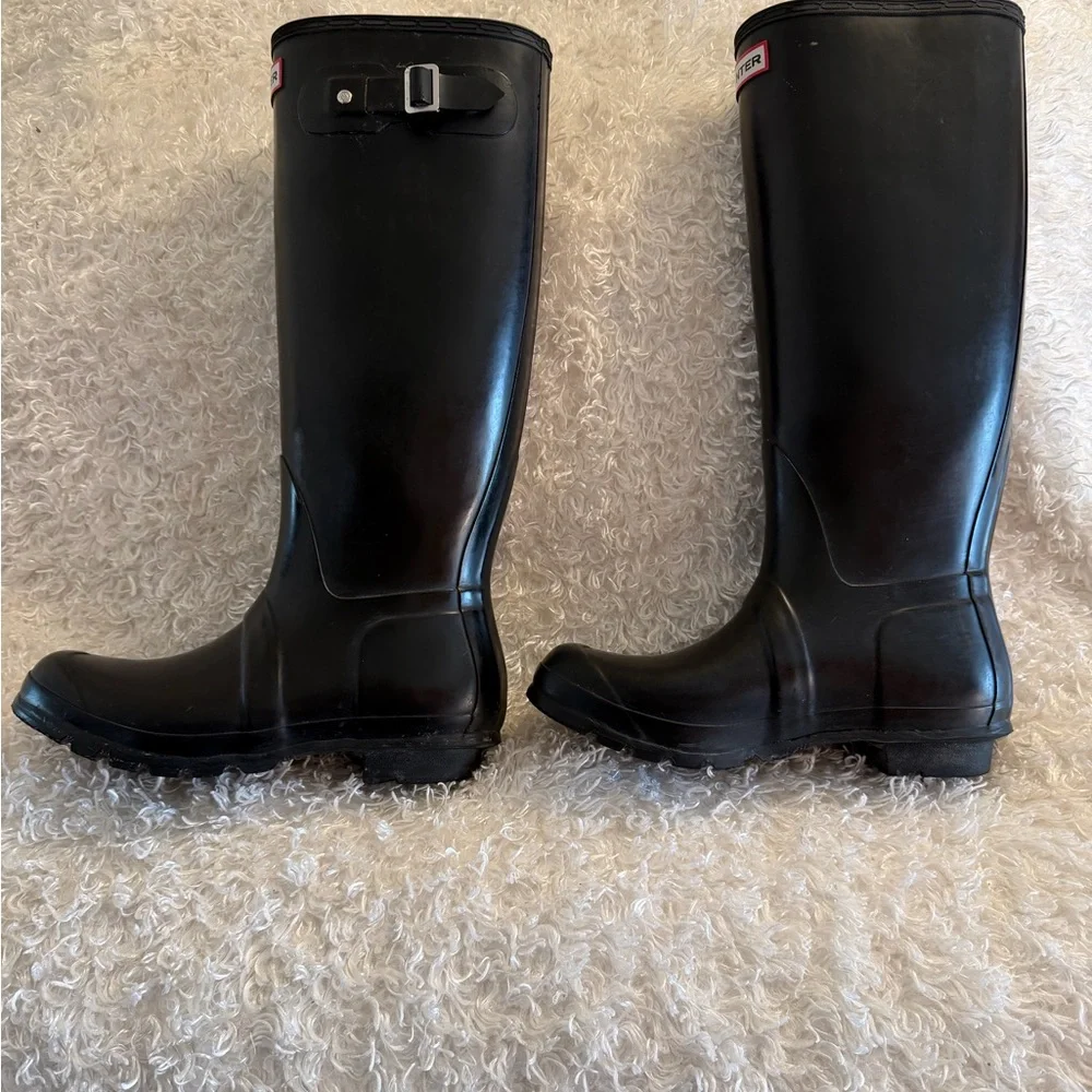 Hunter Black w/ Beige Patterned Interior Boots size 7M Excellent Used Condition - Picture 2 of 8